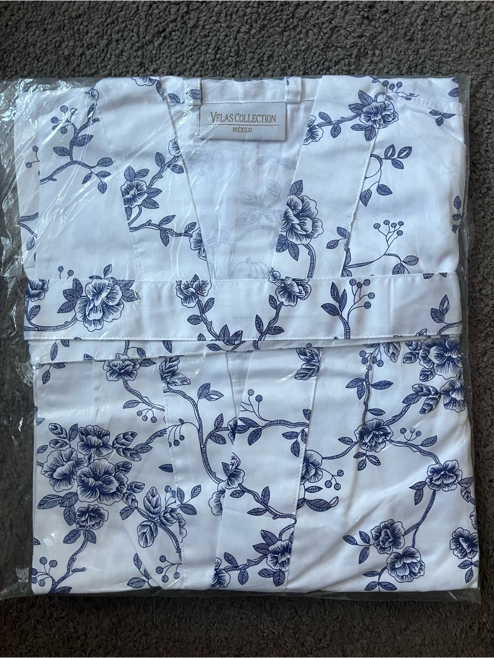 Velas Collection Floral Satin Robe in White and Navy